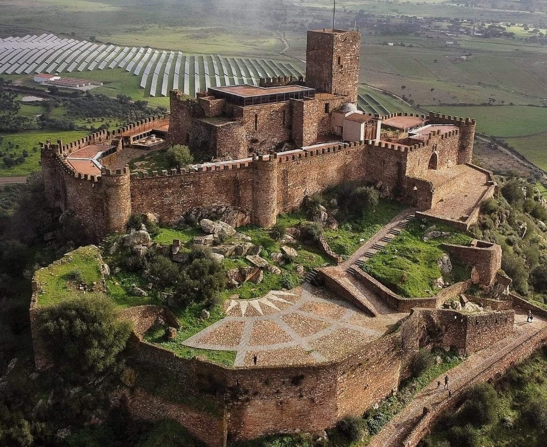 La belleza de un castillo jodida con las placas solares😱