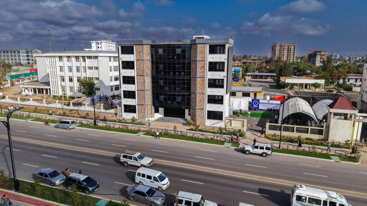 Mustafe_M_Omer's tweet image. Together with H.E Aklilu Tadesse, State Minister at the Office of the Prime Minister, we launched the Somali MESOB in Jigjiga, a one-stop center that will enhance service-delivery.