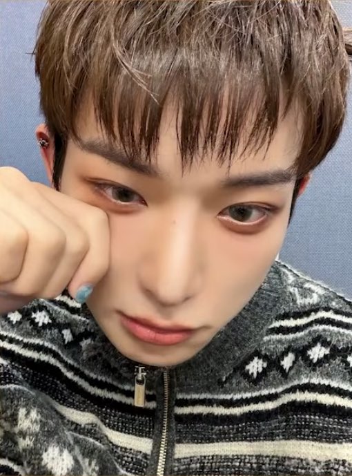 아 하루아 눈물셀카 개웃겨
15,100원 쓰고 눈물셀카 내기...
(사실 KFC값 더하면...)