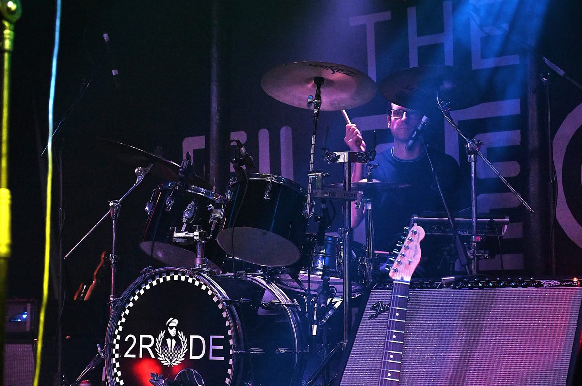 tompricedrummer's tweet image. Two sold out gigs last weekend, pulling double duty with both @2RUDESKA and @LtdSpecials at The Fleece in Bristol and the Corn Exchange in Newport. 

Both crowds were incredible, so grateful for everyone still coming to see us after all these years 🖤🤍 #2Rude #TheSpecialsLTD