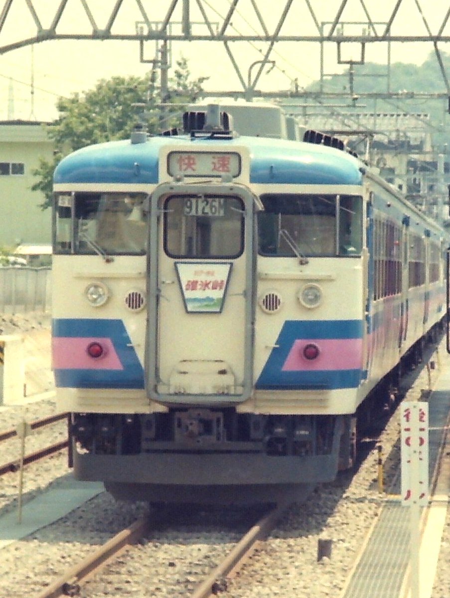 きんちゃん これを見た人は快速の写真を貼る 懐かしのモントレー色165系・・。😳