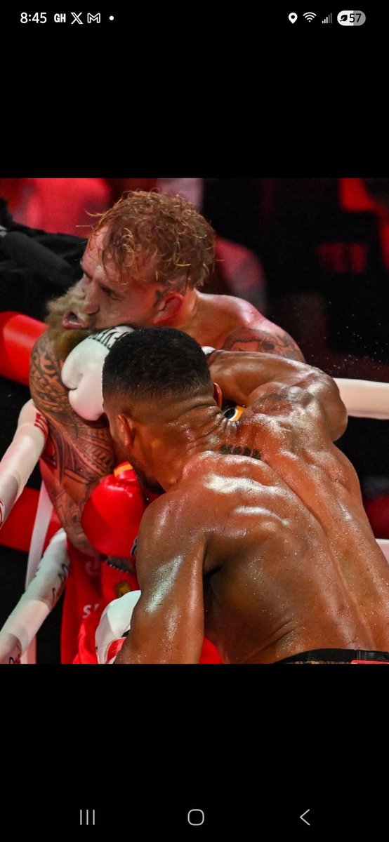 AbsoluteGlass's tweet image. Jake Paul met his Conversion Therapist, Anthony Joshua, who showed First Hand on Live TV, How  to go from Impersonating Hulk Hogan, to Believing he's Rick Flare