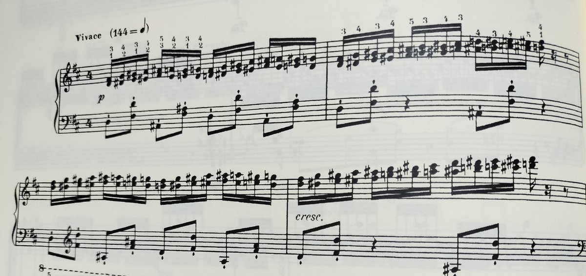 新しい曲、何を譜読みしようかな？と考え中📚️ この曲、以前は全く