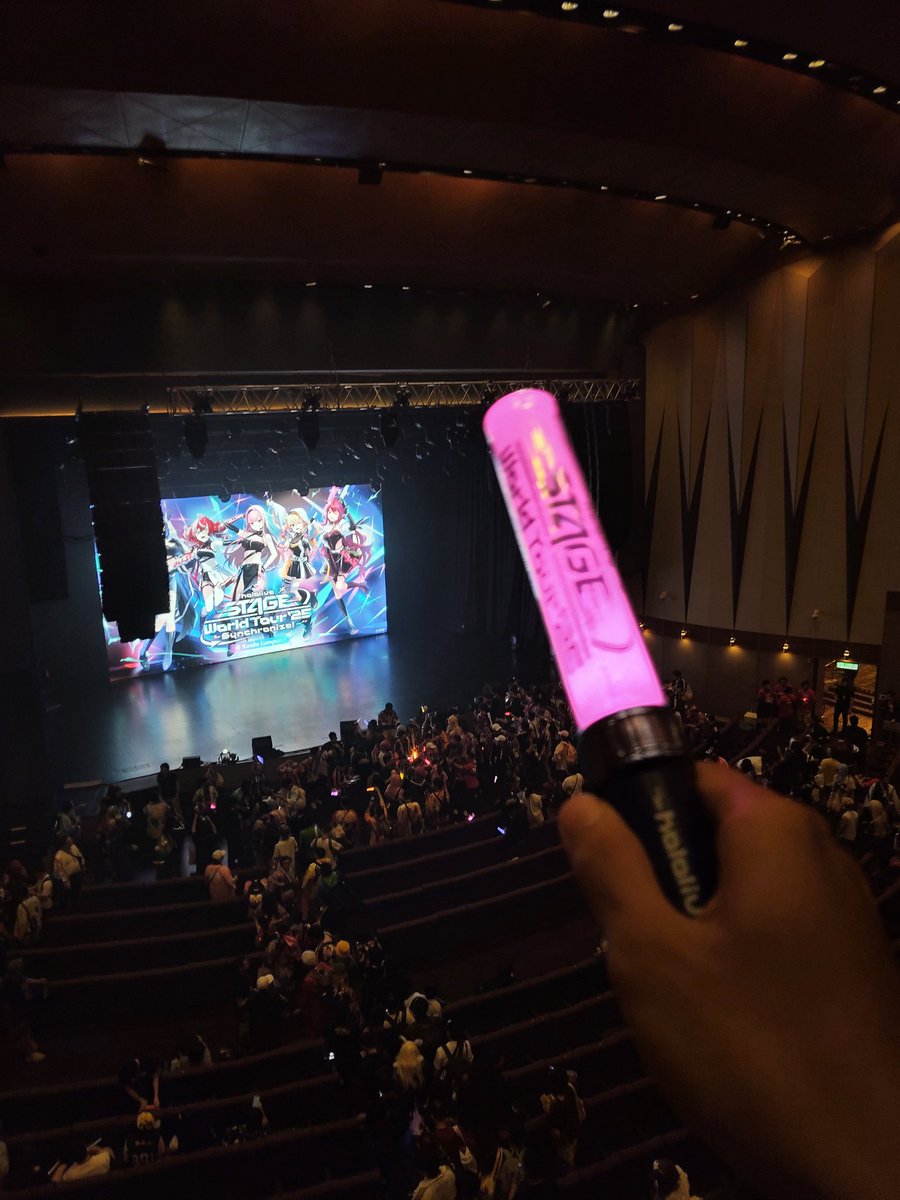 First time ever attending a concert and it's #HololiveSTAGE25. Literally made today the highlight of 2025 for me. All those screaming and jamming makes me wanna go on more concerts tbh. I think I like concerts guys. In conclusion, I FREAKING LOVED ITT IT WAS AWESOME AAAAAAAAAAAAA
