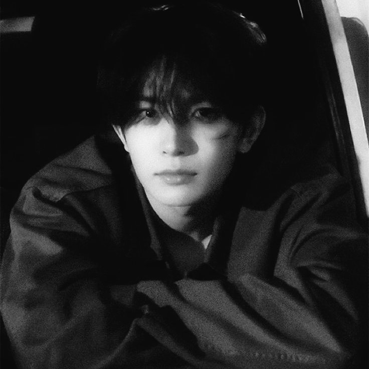 jiminiekitty's tweet image. heeseung
you never show your true self, always wearing masks people like to see. you focus too much on other's perception because you dont wanna be boring. you always try to be the funny friend or the interesting person, never true to your feelings, and that becomes draining