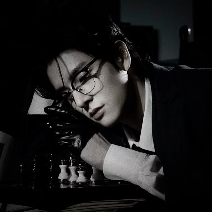 jiminiekitty's tweet image. jake
your problem is that you always try too hard for the wrong people
you try to prove yourself, to show others you are worth it, you are clingy, loving, a true angel but it is all useless because you are like that for the wrong people