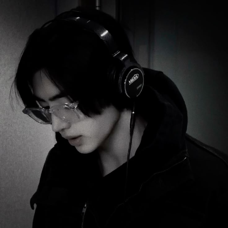 jiminiekitty's tweet image. sunghoon
no one gets you, you are unpredictable. people dont know how to read you because you dont show much, not until you get close to them. you built high walls to protect your peace and sadly that only allows you to have fun to a point, when it gets too personal, you back off