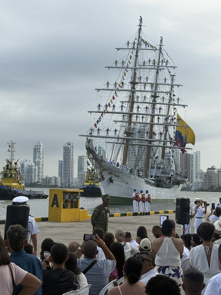 Gracias a la Armada Nacional de Colombia por esta invitación.
Ver llegar al Buque Gloria, insignia de nuestro país, despierta un amor profundo por Colombia.

Gracias a nuestras Fuerzas Armadas por entregar su vida al servicio de la nación.