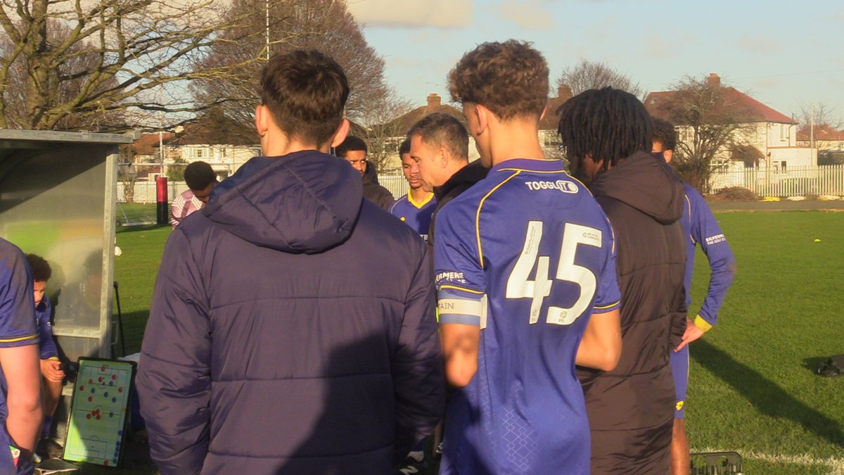 Dons_Sayer_WDON's tweet photo. 👏 Simon Clark's Under-18s delivered a superb team performance to inflict a first defeat of the season on Cambridge, as the young Dons returned to the top of Youth Alliance South East. Joe Kirby (2), a @HarryHedges34 penalty and Finley Woods wrapped up a 4-1 victory. #AFCW 🎁 https://t.co/3WoYYyoHy8
