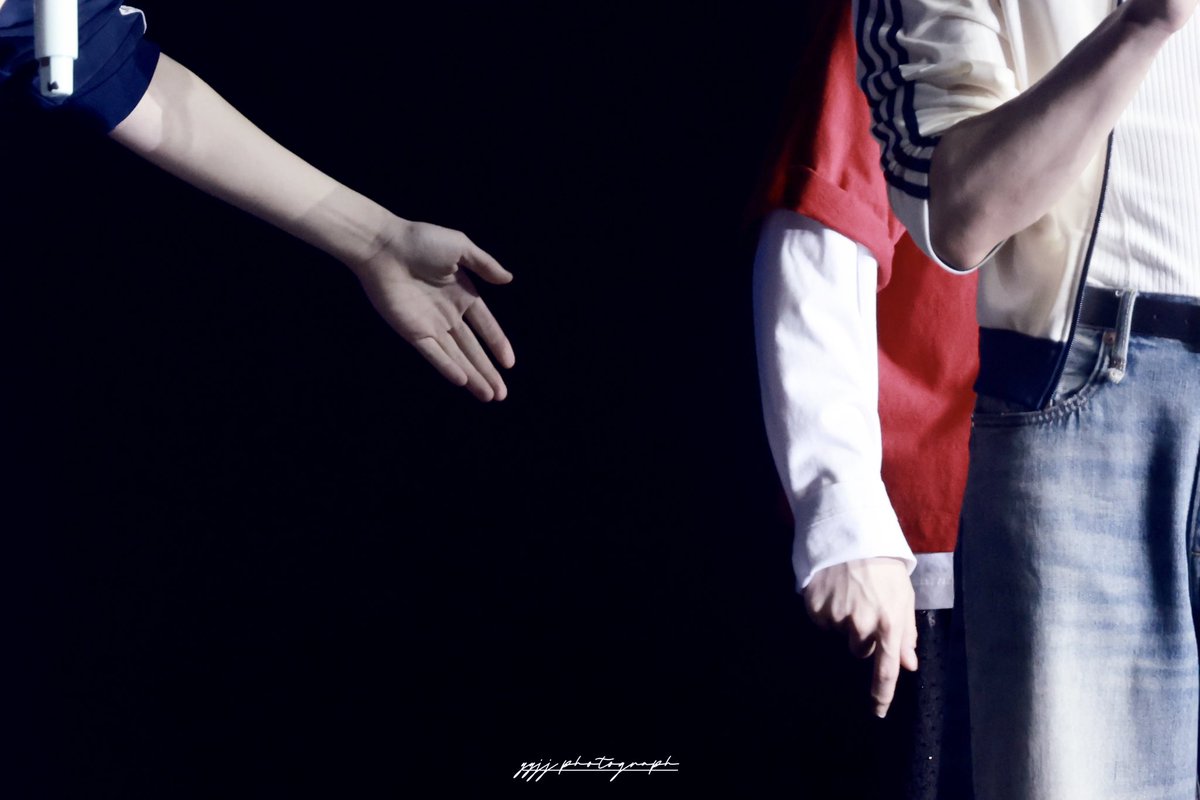 251220 홍콩 HQ 

우리는 서로의 의지이다 🥹😘

#성한빈 #SUNGHANBIN #成韩彬 #ソンハンビン 
#장하오 #ZHANGHAO #章昊 #ジャンハオ 
#ZEROBASEONE #ZB1 #제로베이스원