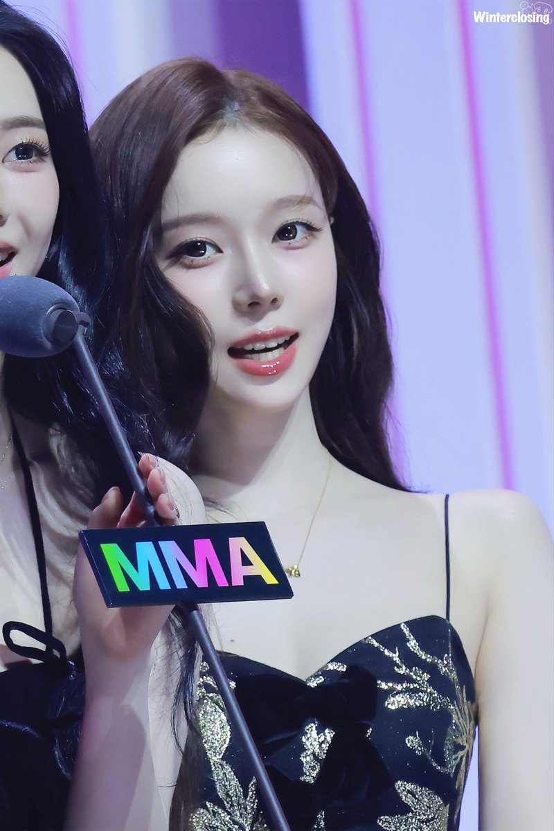 kwtclosing0101's tweet photo. 251220 MMA

🥺

#WINTER #윈터
#aespa  #æspa #에스파 https://t.co/vAhquwfDjg