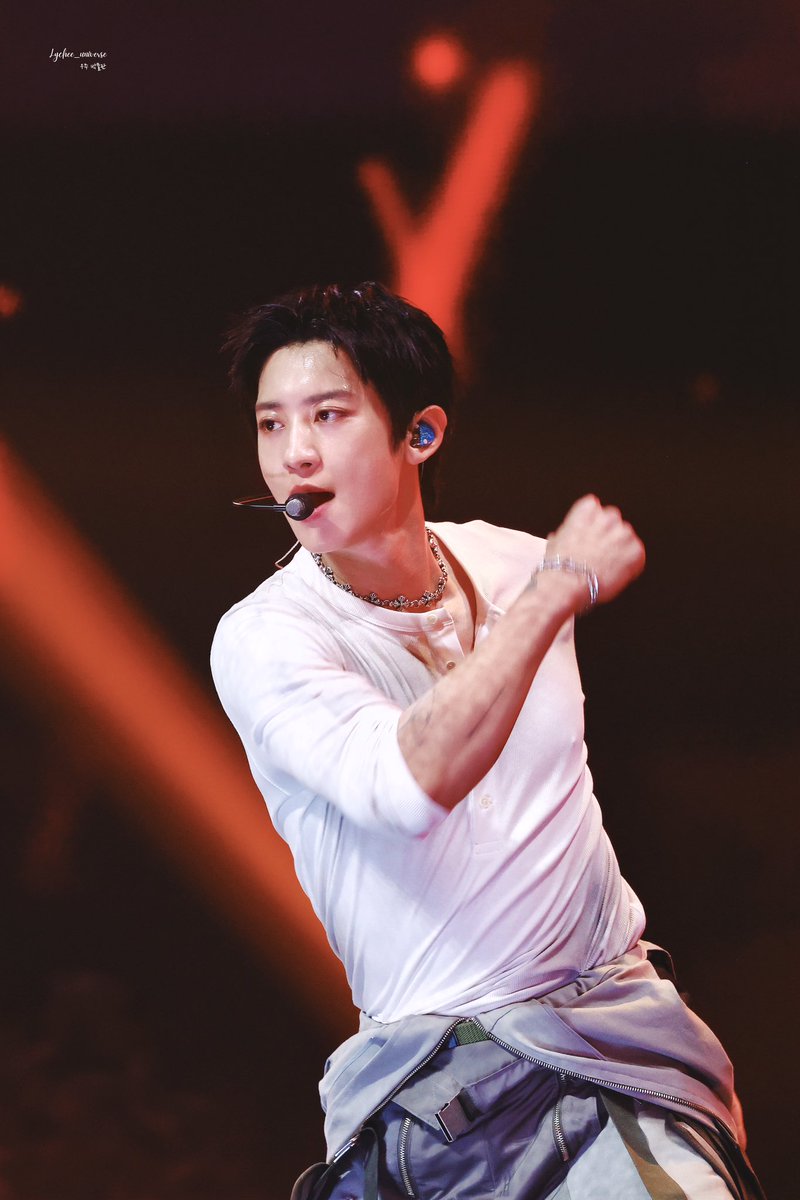 Lychee_universe's tweet photo. 2025.12.20

멜론뮤직어워드 MMA

#찬열 #CHANYEOL #チャニョル #朴灿烈
#EXO_MMA2025 
#엑소_2025멜론뮤직어워드 https://t.co/J80n9j5Ysm