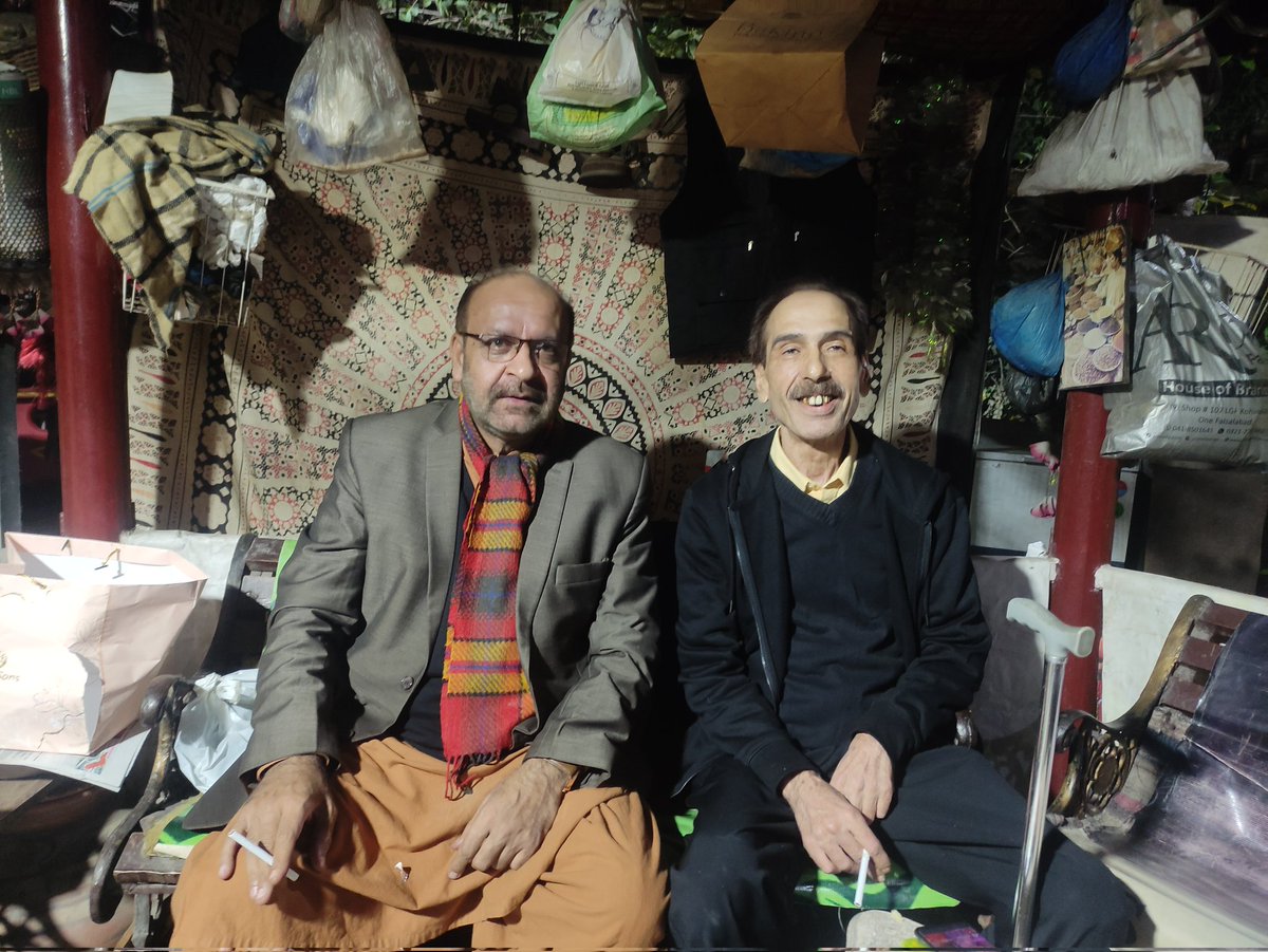 JawadFaizi5's tweet photo. یہ ہیں کرنل ریٹائرڈ ندیم خان ۔ یہ حافظ سید عاصم منیر سے ڈیڑھ سال سینئر ہیں 
ندیم خان کے بقول جب حافظ فوج میں آئے تو میں نے انہیں تب ہی کہا تھا کہ آپ جتنے پروفیشنل اور محنتی ہو آپ بہت آگے جاؤ گے ۔۔
#AsimMunir #CODF #COAS 
#Pakistan #ToshaKhannaCase 
#توشہ_خانہ_کےچور https://t.co/RFsKjZccNA