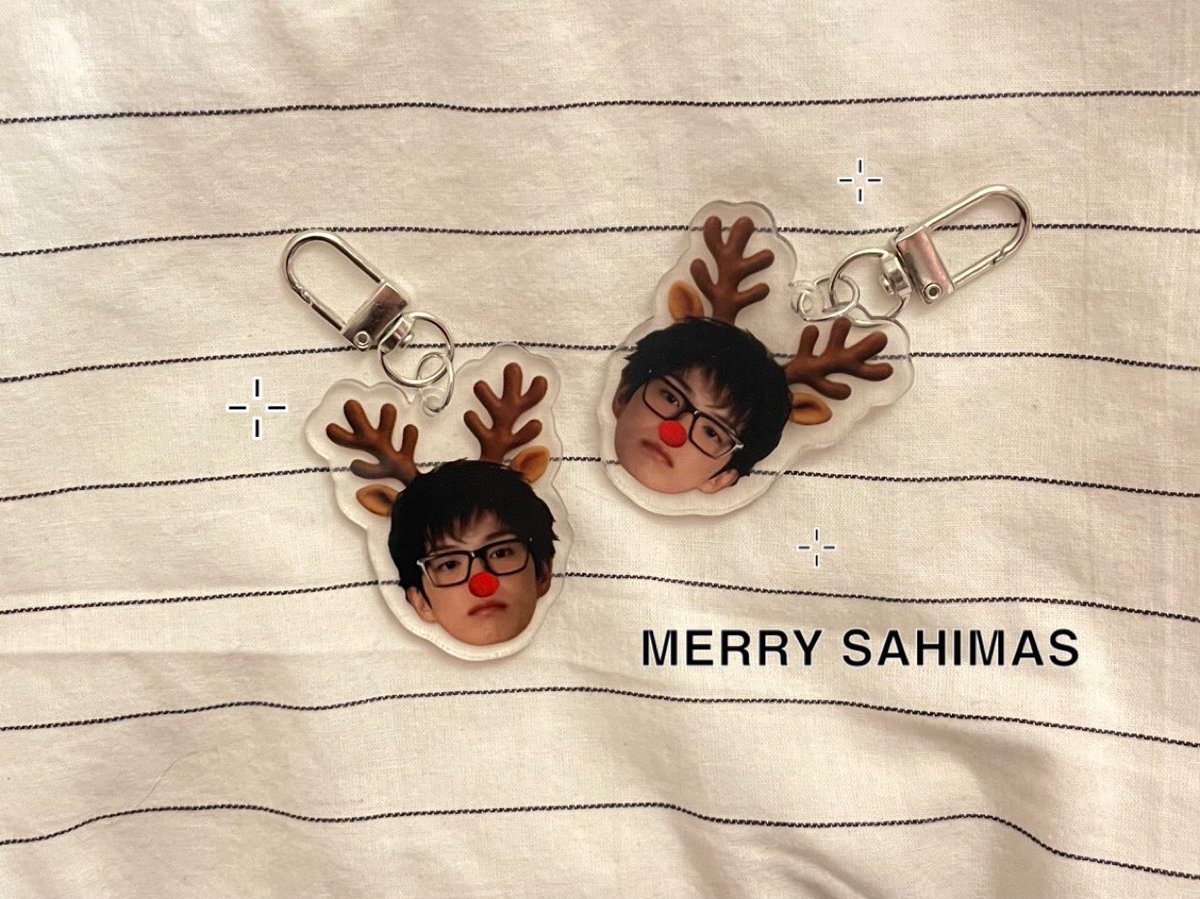 🌬️thx 2025 ⋆ ⋆ ⋆ &amp; MERRY SAHIMAS 🎅🏻

#아사히 연말결산 스티커랑 루돌프키링 만들었는데
너무 귀여워서 #RT 추첨 2명 나눔할게요 👀

 ⋆ 국내배송 한정 (반택비 부담 가능하신 분)
 ⋆ 12.24 당발