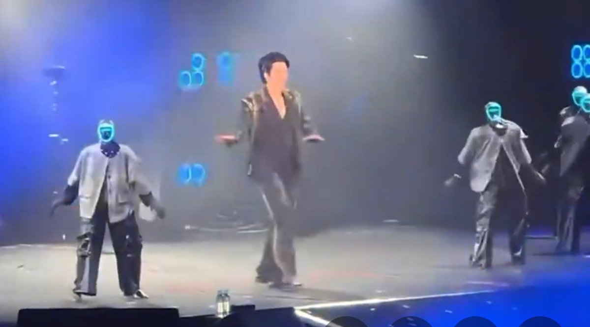 DefinitionOf_Is's tweet image. Remember when Dwight said he designed his robot to be 2/3 life-sized in case it turns against us….