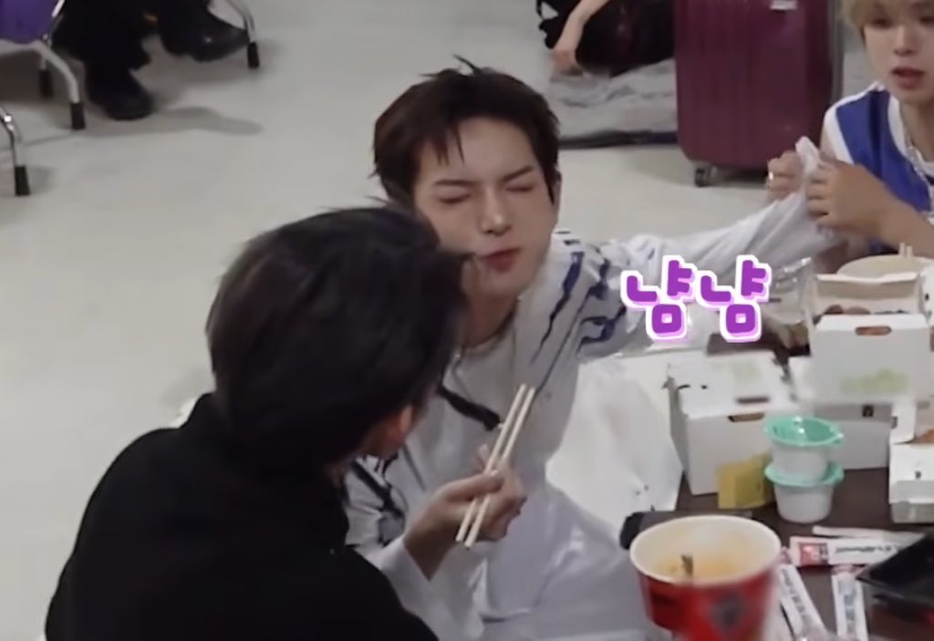 치킨말고 하루아를 못참겠어요지금