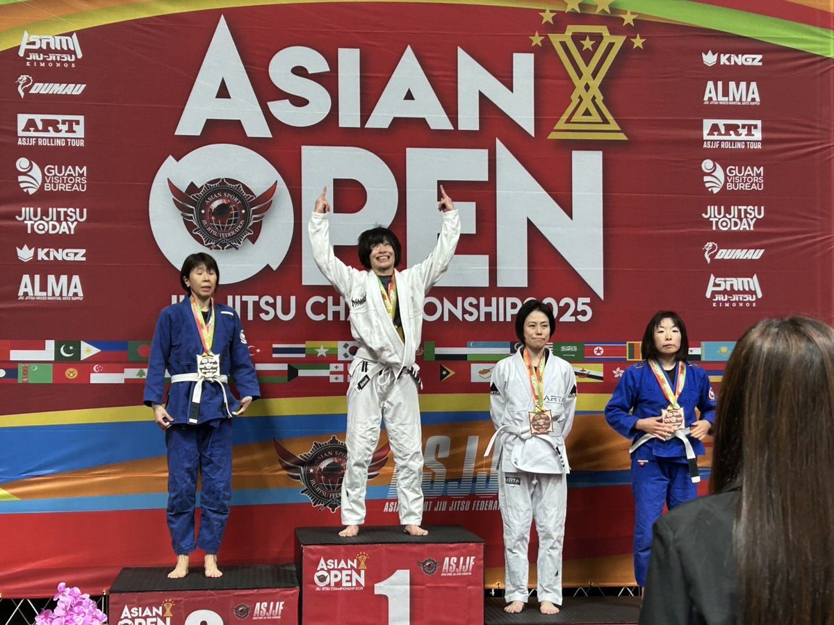 柔術試合！階級別5人トーナメント優勝🥇無差別4人トーナメントは階級別で勝った相手にサドンデスの果てにリベンジされて準優勝🥈5試合フルラウンド+サドンデス死闘3分合計28分キツかった！
相変わらず柔術はムツカシい！楽しい！互角に戦い合った相手とは、勝っても負けても同志になるのがうれしい。