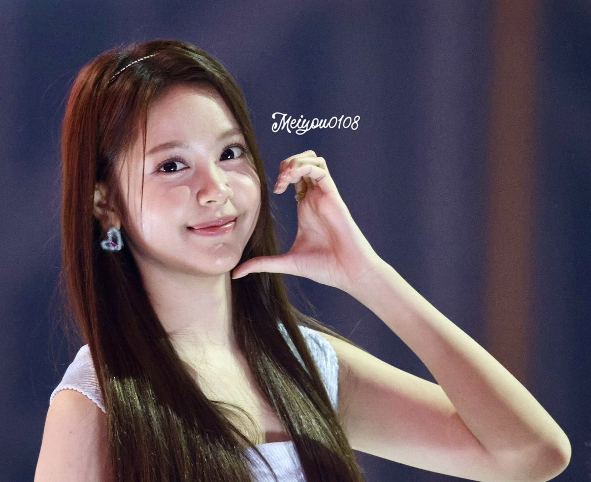 Queen Carmen mau dipakein baju/rambut polos pun masih bersinar. Indo pride 🇮🇩
#Hearts2Hearts 
#CARMEN