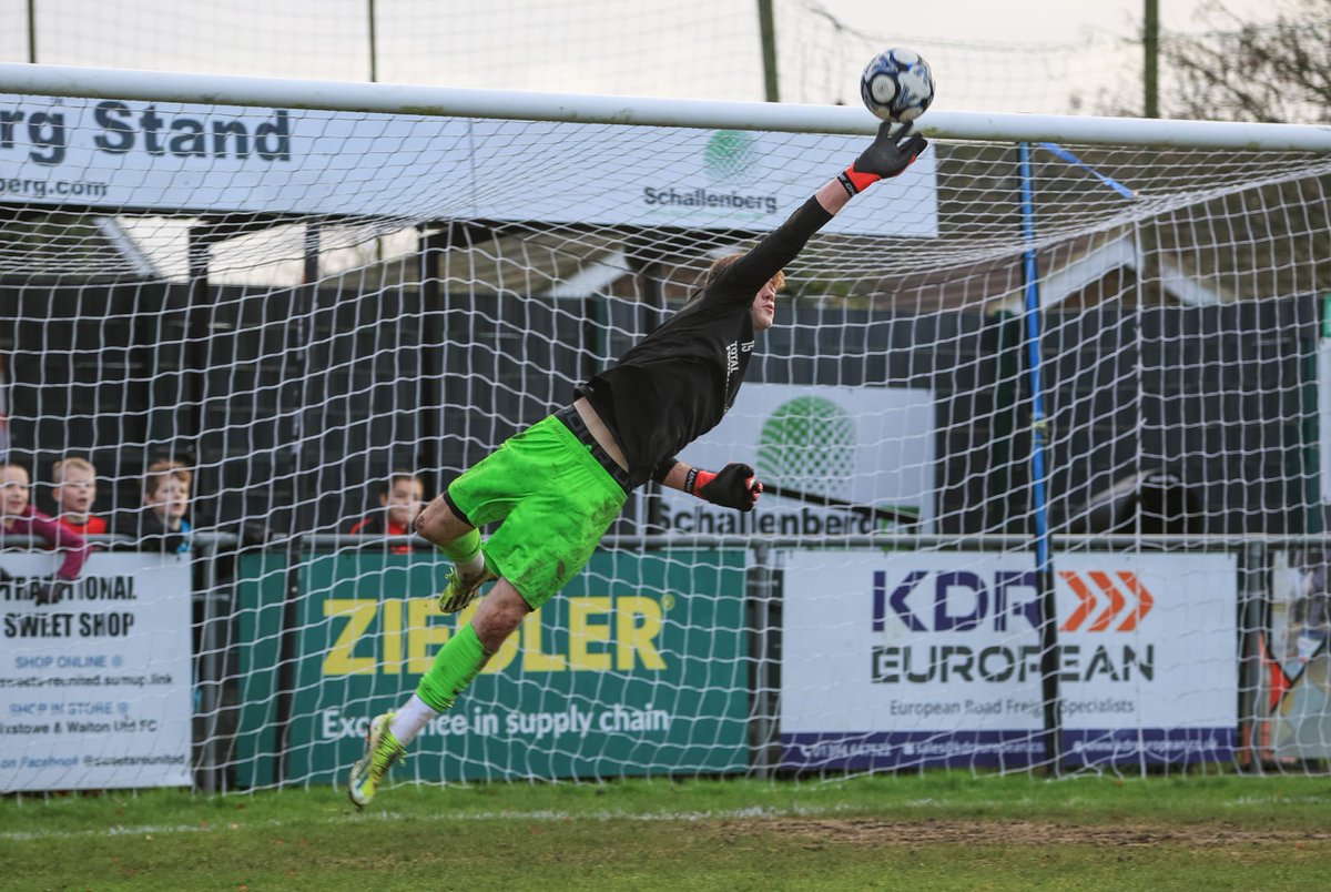 A debut in goal for Zac Tuvey today! 🧤 👊🏼