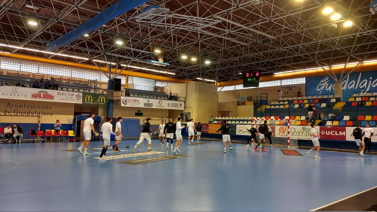 Arranca la jornada decimoquinta de la Liga Nexus Energía <a href="/ASOBAL/">ASOBAL</a>. Estamos en el Polideportivo David Santamaría para el partido entre Sanicentro <a href="/bmguadalajara/">SANICENTRO BM Guadalajara</a> y Bathco <a href="/BMTorrelavega/">Bathco Balonmano Torrelavega</a>. La crónica la tendréis en nuestra página web y los protagonistas los podréis ver en <a href="/AlaMaderaFM/">AlaMaderaFM</a>