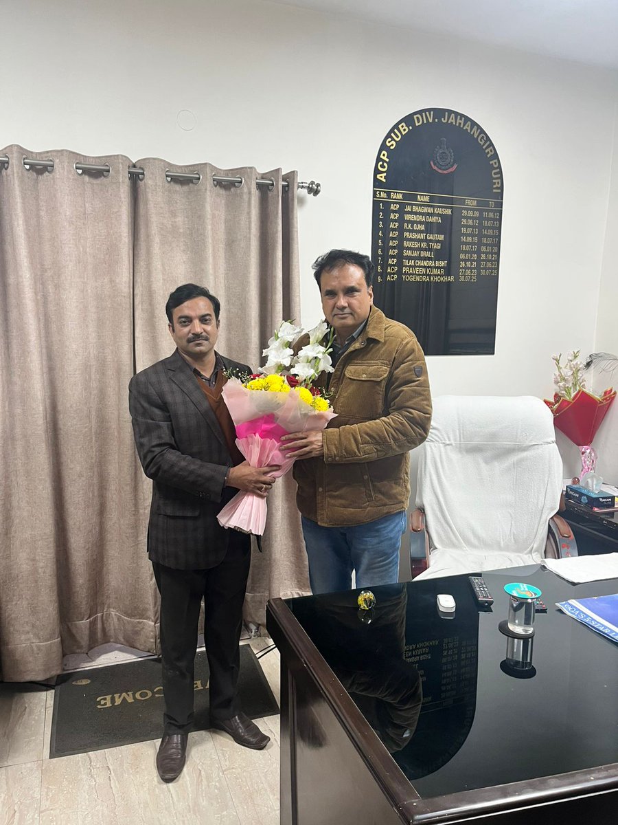 Manojsi17166765's tweet photo. #North_West जिले मेँ तैनात ACP #योगेंद्र_खोखर को बधाई दिया स्थानीय लोगों नें।
इलाके मेँ #कानून_व्यवस्था मेँ बहुत #सुधार हुआ #PS_जहांगीर_पूरी अंतर्गत
ACP #योगेंद्र_खोखर नें श्रेय दिया DCP #NorthWest व Jt.CP #Northern_Range  मुखिया को
#सरहानीय
@LtGovDelhi
@CPDelhi 
@DCP_NorthWest https://t.co/BfKoSRipIs