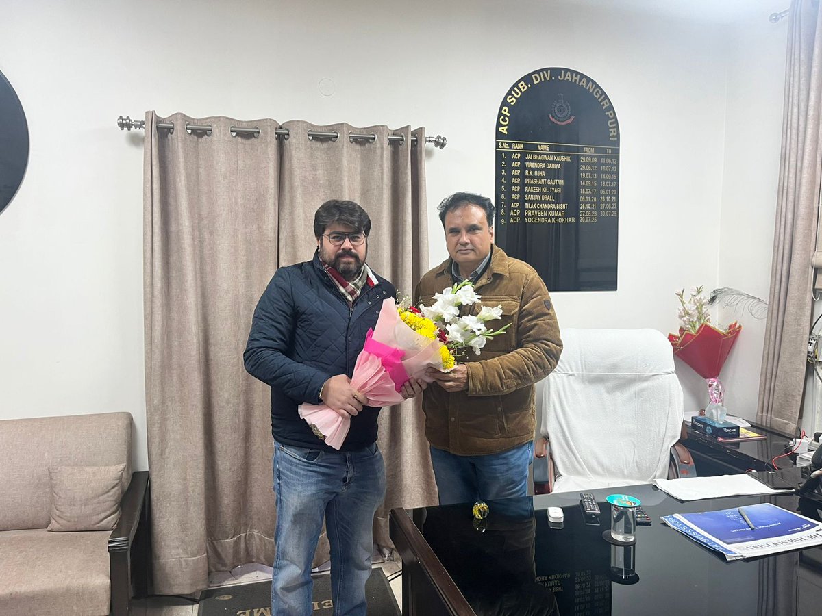 Manojsi17166765's tweet photo. #North_West जिले मेँ तैनात ACP #योगेंद्र_खोखर को बधाई दिया स्थानीय लोगों नें।
इलाके मेँ #कानून_व्यवस्था मेँ बहुत #सुधार हुआ #PS_जहांगीर_पूरी अंतर्गत
ACP #योगेंद्र_खोखर नें श्रेय दिया DCP #NorthWest व Jt.CP #Northern_Range  मुखिया को
#सरहानीय
@LtGovDelhi
@CPDelhi 
@DCP_NorthWest https://t.co/BfKoSRipIs