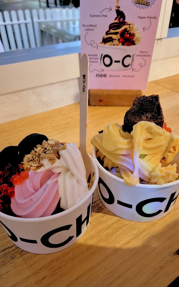 sienthesis's tweet image. Froyo run with my person.🍦