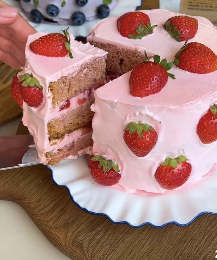 observerK's tweet image. 아주 아주 맛난 케이크를 먹고 싶넹 🍽