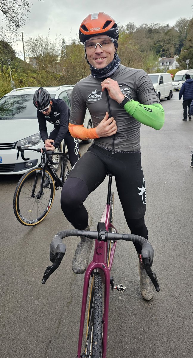 Le chouchou du jour <a href="/alan_riou22/">riou alan</a> coaché par les parents Lanionnais #LannionCX 🚵‍♀️