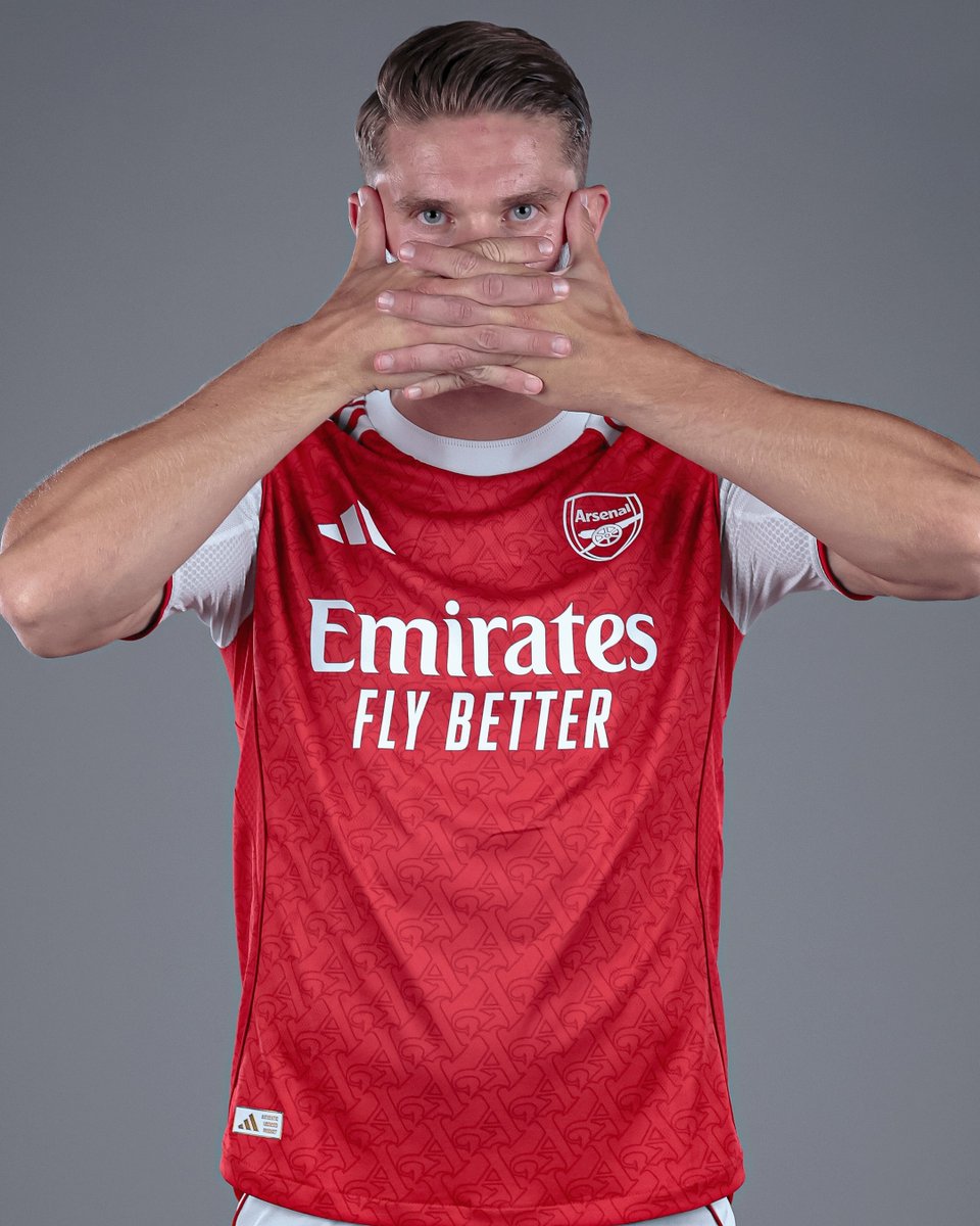 2ndLookPL's tweet image. THE DIGNITY OF DEMAND. 🧵

How we talk about Viktor Gyökeres reveals the scale of our ambition for Arsenal.

When we praise him only for "pinning defenders" or "wrestling," we are not being supportive. We are patronizing him.

I refuse to patronize him like that. I believe he is…