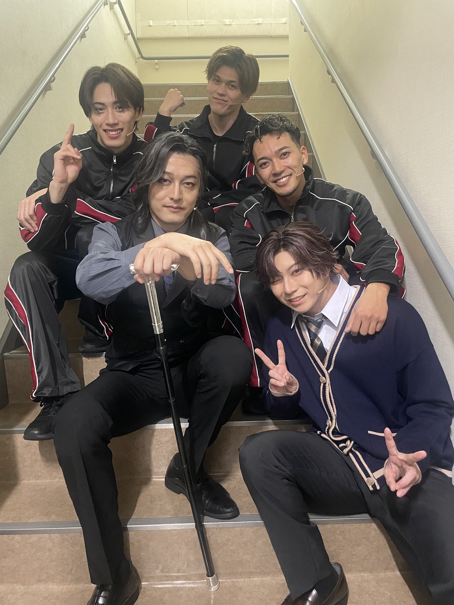 大阪２日目のマチソワも無事終了！
ご来場いただきありがとうございました✨
明日とうとう千秋楽ですね、、
本当に大好きな環境、作品なので終わるのが寂しいです。
みんなもそうだよね？明日は全力でやり切るから応援よろしくお願いします🥺
写真は日輪高校のみんな☀️
#ぼくプリ