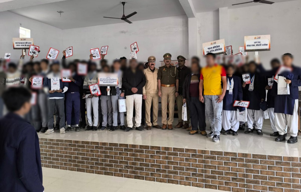 gorakhpurpolice's tweet image. #gorakhpurpolice 

@112UttarPradesh की टीम द्वारा “जन-जागरूकता की बात, जन-जन के साथ” अभियान चलाकर शैक्षणिक संस्थानों, धार्मिक स्थलों व सार्वजनिक स्थलों पर नुक्कड नाटक, एलईडी वैन व अन्य माध्यमों से #UP112 के बारे में जागरुक किया गया ।

#EmergencyResponse
#QuickAction
#UPPolice