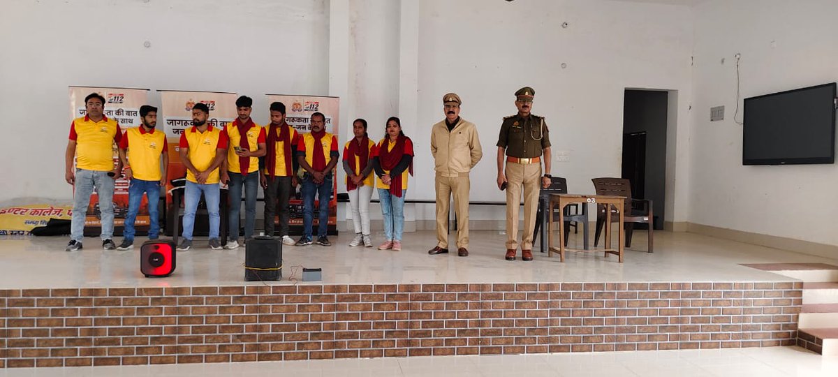 gorakhpurpolice's tweet image. #gorakhpurpolice 

@112UttarPradesh की टीम द्वारा “जन-जागरूकता की बात, जन-जन के साथ” अभियान चलाकर शैक्षणिक संस्थानों, धार्मिक स्थलों व सार्वजनिक स्थलों पर नुक्कड नाटक, एलईडी वैन व अन्य माध्यमों से #UP112 के बारे में जागरुक किया गया ।

#EmergencyResponse
#QuickAction
#UPPolice
