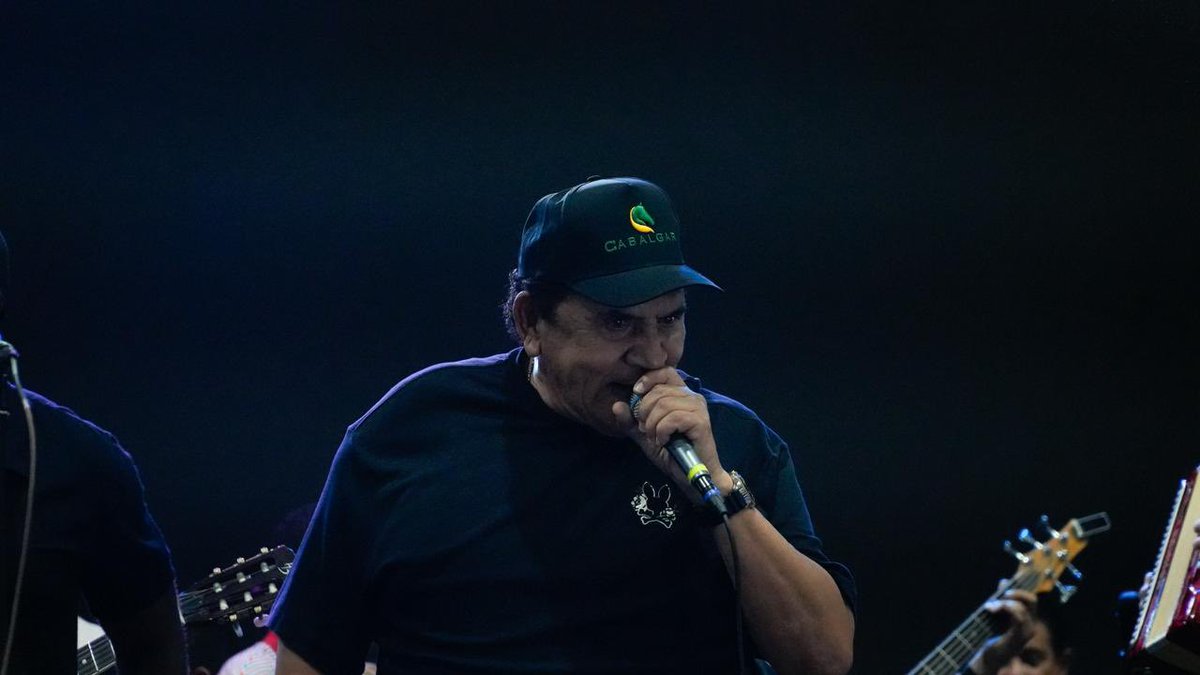 🪗 Y el maestro <a href="/PonchoZuleta/">Poncho Zuleta Diaz</a> encantó con su sentimiento y entrega en AgroBolívar 2025. Vallenato grueso que llega al alma.

Pilas, que hoy en la noche canta Pipe Bueno. ¡Gratis! Los espero en el Centro de Exposiciones Agropecuarias de Arjona.