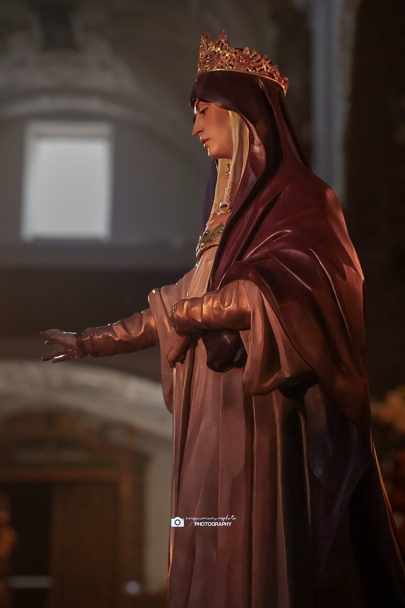 VirCuevas79's tweet image. Hoy, sábado 20 de diciembre de 2025, la imagen de Ntra. Sra. del Sagrario, está expuesta a besamanos de 17:30 a 19:30 h en la Iglesia de San Pedro Apóstol de Valladolid.

#semanasantavalladolid 
#semasantavalladolid 
#navarroarteaga 
#besamanos 
#sagradacenavalladolid