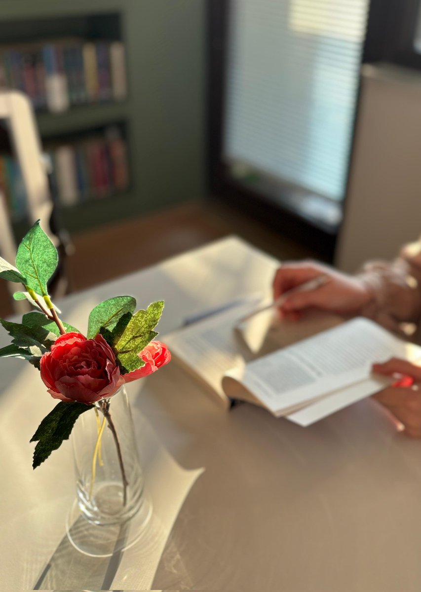 Hayat insana bütün nimetlerini versede onları tadabilecek bir ruh gerekir.
Bizi mutlu eden;
birşeyin sahibi olmak değil, o şeyin tadına varabilmektir..✨️