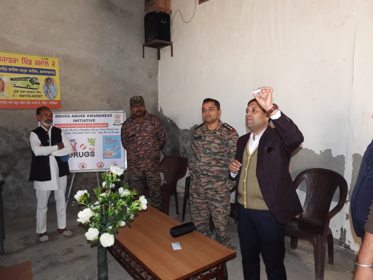 devanshpandit's tweet photo. On the eve of World Meditation Day, Conducted a meditation session n awareness on drug’s in village Jamal Ke in district Fazilka. Bihar regiment of Indian army supported in organising this session. @Gurudev #WorldMeditationDay https://t.co/malGHHGWfG