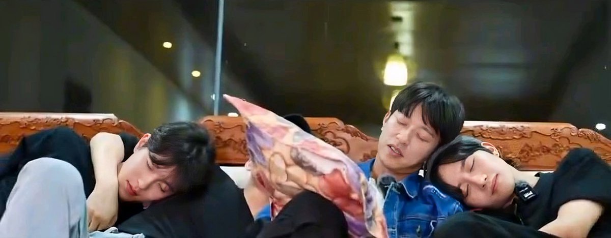 พล๊อตฟิคประมาณ​ 400 เรื่องในหัว......