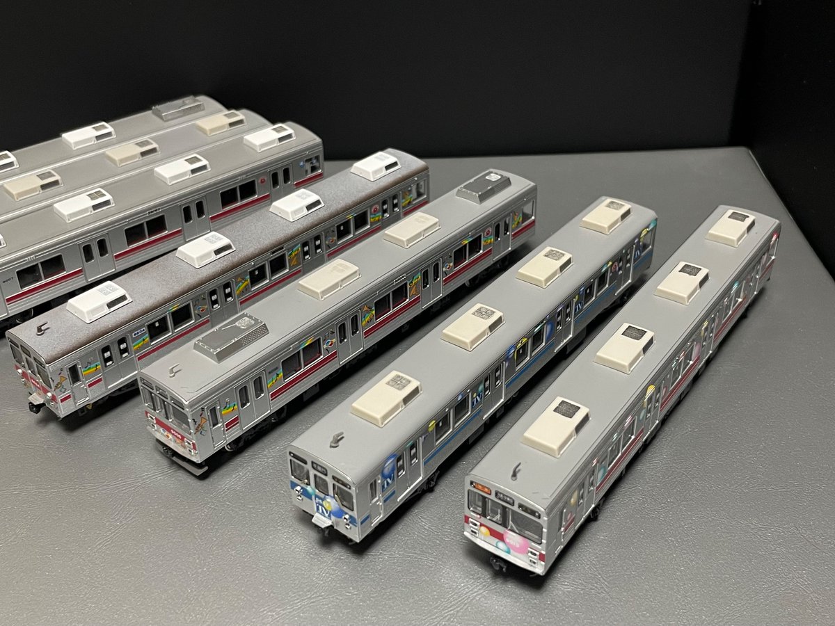 CeracomRail9000's tweet photo. 田玉、東横の最終形音符、シャボン玉装飾コンプリート。
今のような環境テーマものやリバイバル、コラボ、キャラものに縛られない、ただ"沿線"の人に向けた、なんだかよく分からんけど楽しげな雰囲気を自由に表現した時代の装飾が好き。
#東急 #8500系 #9000系 #Toqbox #東急ケーブルテレビ https://t.co/zIYurWZQof