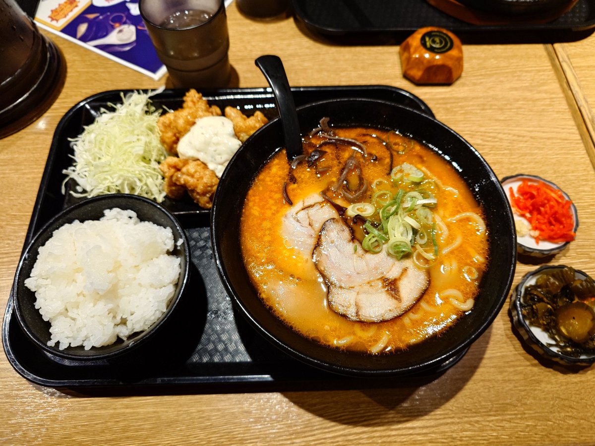 katu_twi's tweet photo. 今更ながら先週のアコスタ鶴舞のアフター掲載
最初に向かった店が閉店時間までに間に合わず…その近くの店に急遽変更

「天神」さんで「濃厚!!太麺味噌とんこつラーメン」+ライスセットメニューのチキン南蛮セット
値段も手頃で味も良く本当に美味しかったです！結果的に大正解でした。
残りはALTで。 https://t.co/8oIcKPnvu1