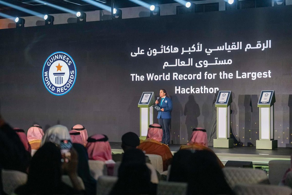 DrSelwa's tweet photo. سعدت بحضور مؤتمر أبشر الذي أُقيم برعاية صاحب السمو الملكي الأمير عبدالعزيز بن سعود بن نايف بن عبدالعزيز، وزير الداخلية، والذي يُعد منصة وطنية بارزة للابتكار في الخدمات الحكومية الرقمية.

تزامن المؤتمر مع #هاكاثون_أبشر_طويق بمشاركة آلاف المواهب السعودية، حيث عمل المشاركون على تطوير حلول تقنية تخدم احتياجات القطاع، وشهد الحدث تحقيق رقم قياسي عالمي في موسوعة غينيس للأرقام القياسية.

وقد أتاح هذا الحضور فرصة للاطلاع على نماذج متقدمة في التحول الرقمي، وما تحمله من تقاطعات مباشرة مع توجهات @sdm_ai في توظيف التقنيات الرقمية والذكاء الاصطناعي لدعم الوقاية الصحية والتشخيص المبكر، بما ينسجم مع رؤية المملكة 2030