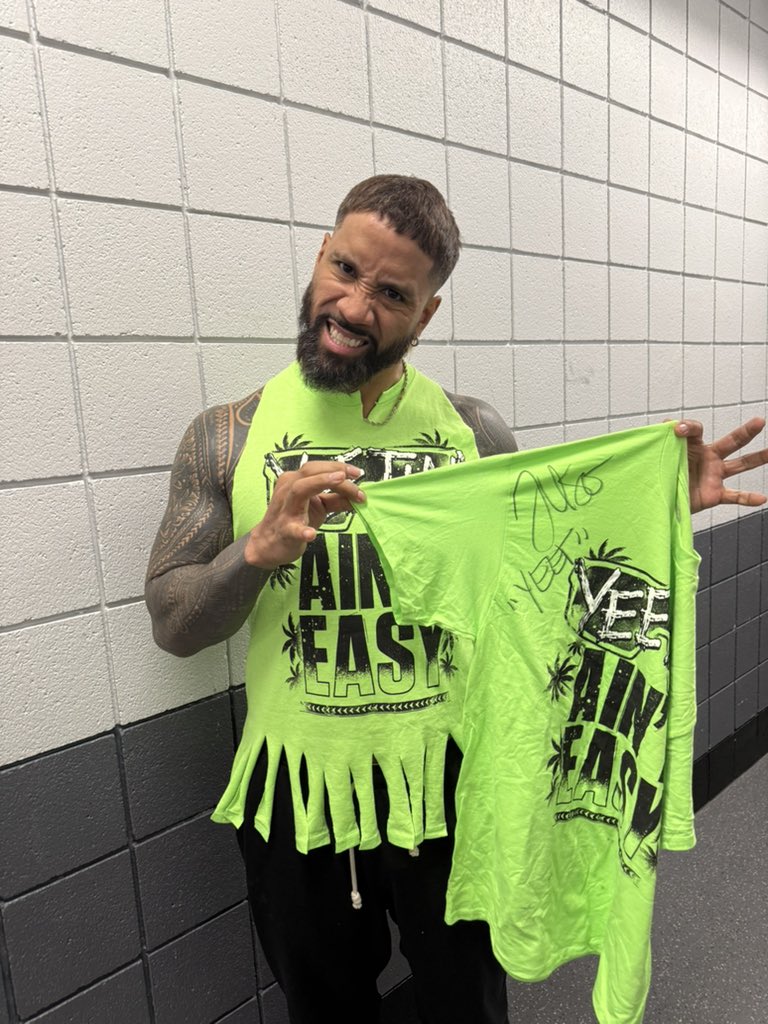 itsBayleyWWE's tweet image. On my way to my holiday drive with @ChildAdvocateSV! Here’s a sneak peak of some raffle prizes. See you soon Bay Area!!