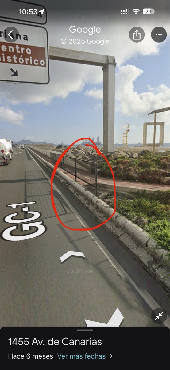 Gugiver's tweet photo. Se ruega encarecidamente que se instale una valla en la zona y que se de más amplitud a la esquina a 90 grados para aumentar la visibilidad.  
Los accidentes suelen ocurrir antes de adoptar medidas, adoptémoslas antes de que ocurran.
@fedcanciclismo https://t.co/OOnW2WpcGO
