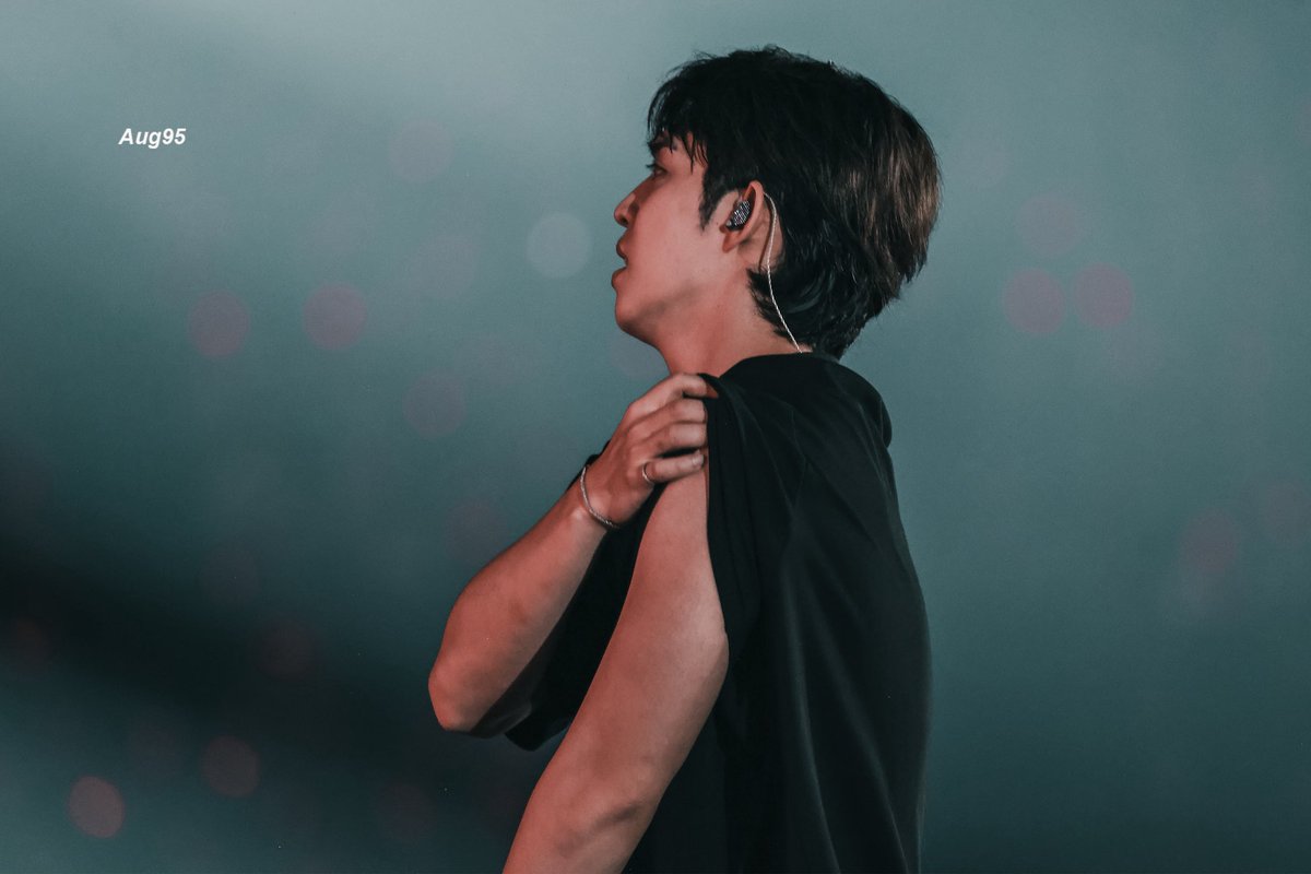 251220 SEVENTEEN WORLD TOUR [NEW_] IN FUKUOKA

💪🏻

#세븐틴 #SEVENTEEN #최승철 #승철 #에스쿱스

<a href="/pledis_17/">세븐틴(SEVENTEEN)</a>