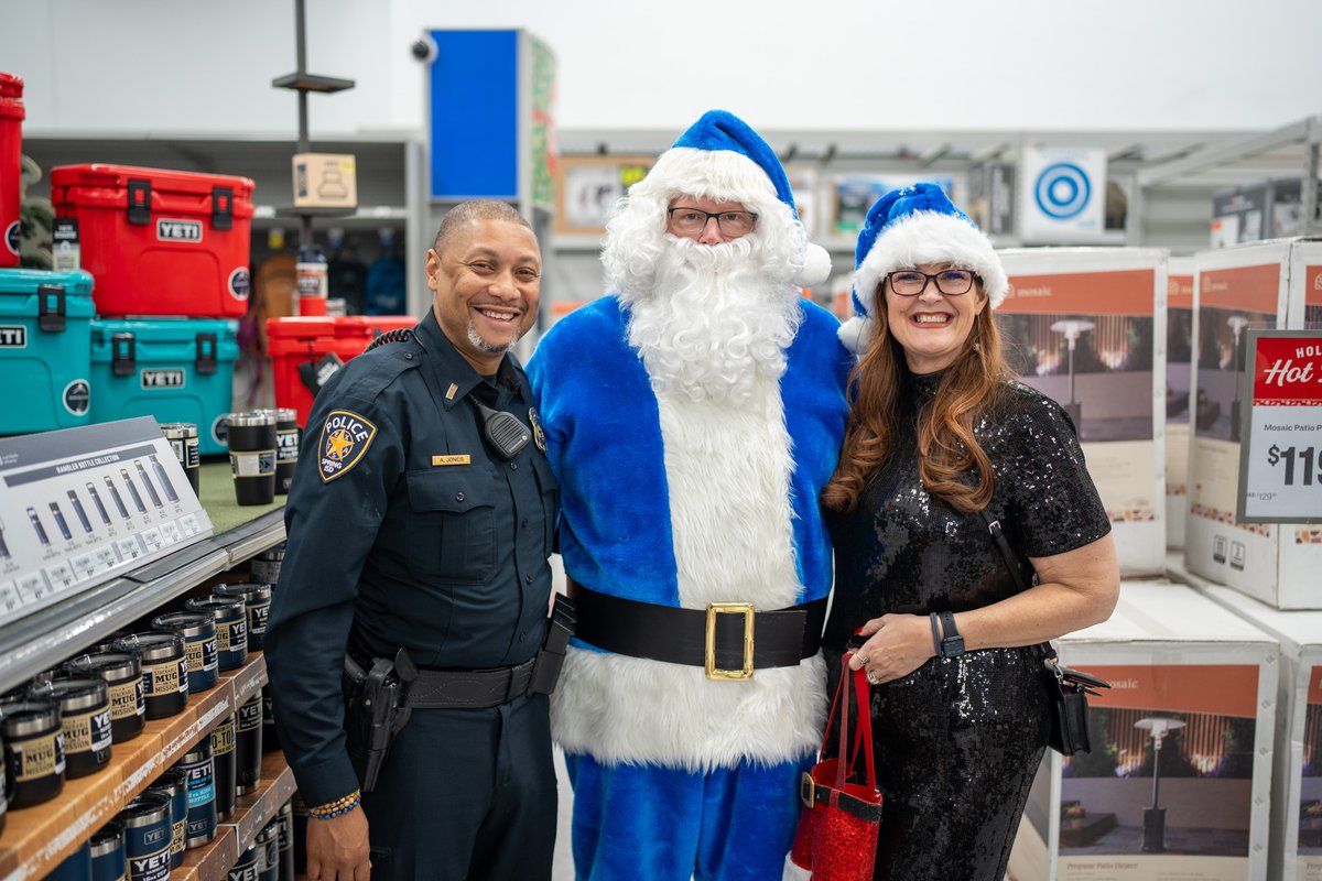 SpringISD's tweet image. In case you missed it… 
📚 Smart Start hosted a winter literacy event for families.
🎅 Spring ISD Police Department brought joy through its Blue Santa event.
🎶 A Northgate Crossing Elementary teacher played a tune for her students.
#ICYMI #SpringISD
@SISD_Supe