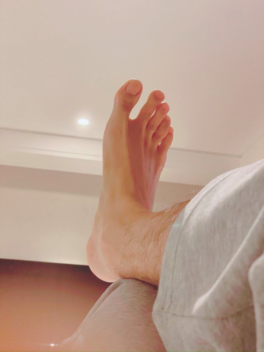 Hpot6033's tweet photo. 周末驾��🤪😅#footfetısh #舔🦶 https://t.co/V03avqPzEm