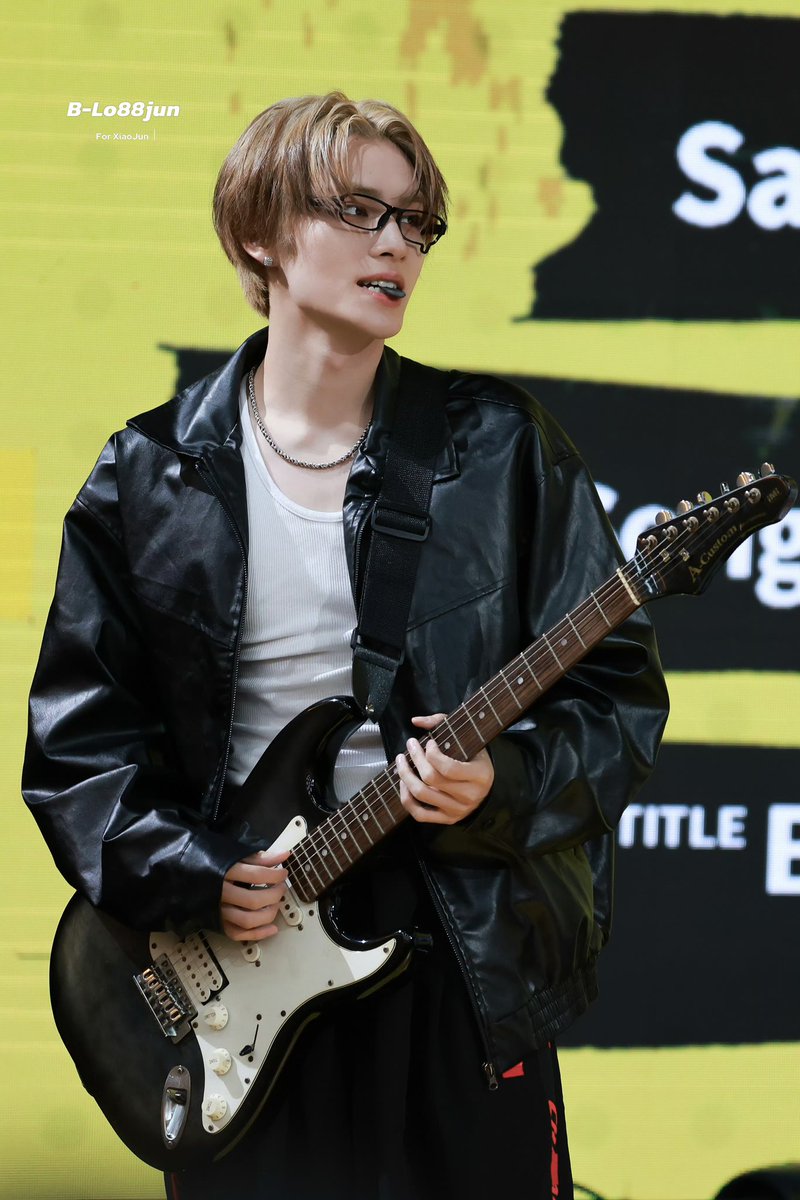 シャオジュン  レア　ポラロイド WayV eternal white 白色定格 シャオジュン トレカ ポラロイド - メルカリ