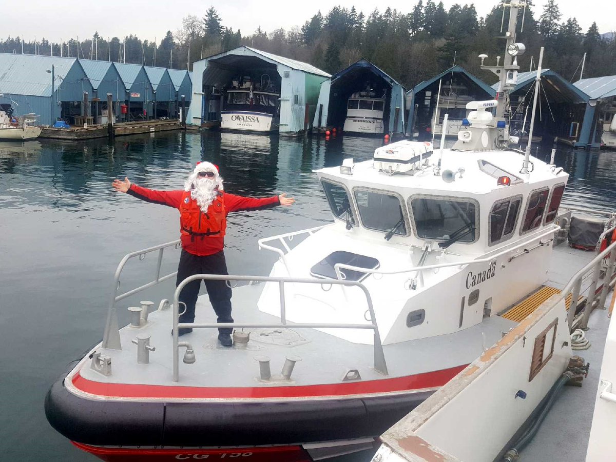 We dusted off the old photo albums and found this gem! 🎄📸 Santa