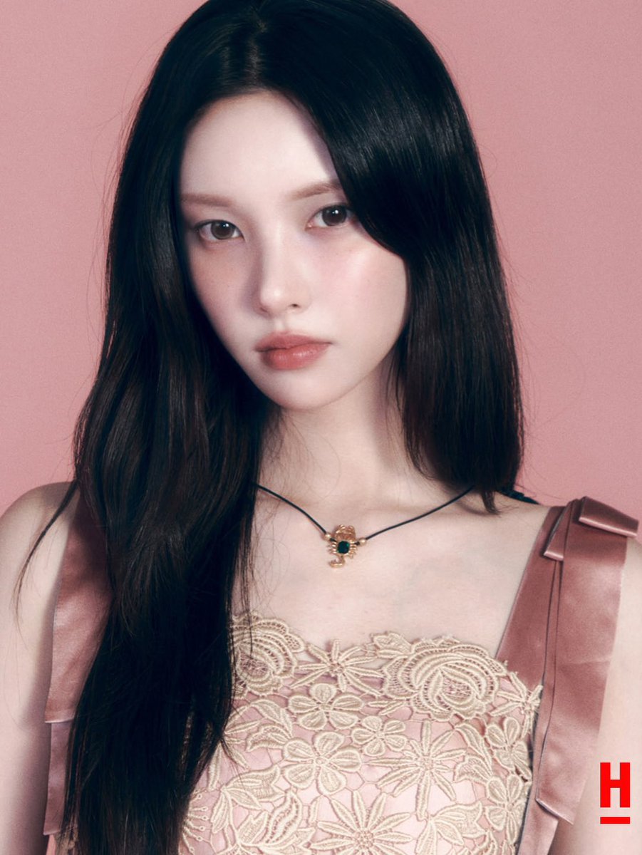 윤아가 이런 얼굴일 때 정신 못차리겠음