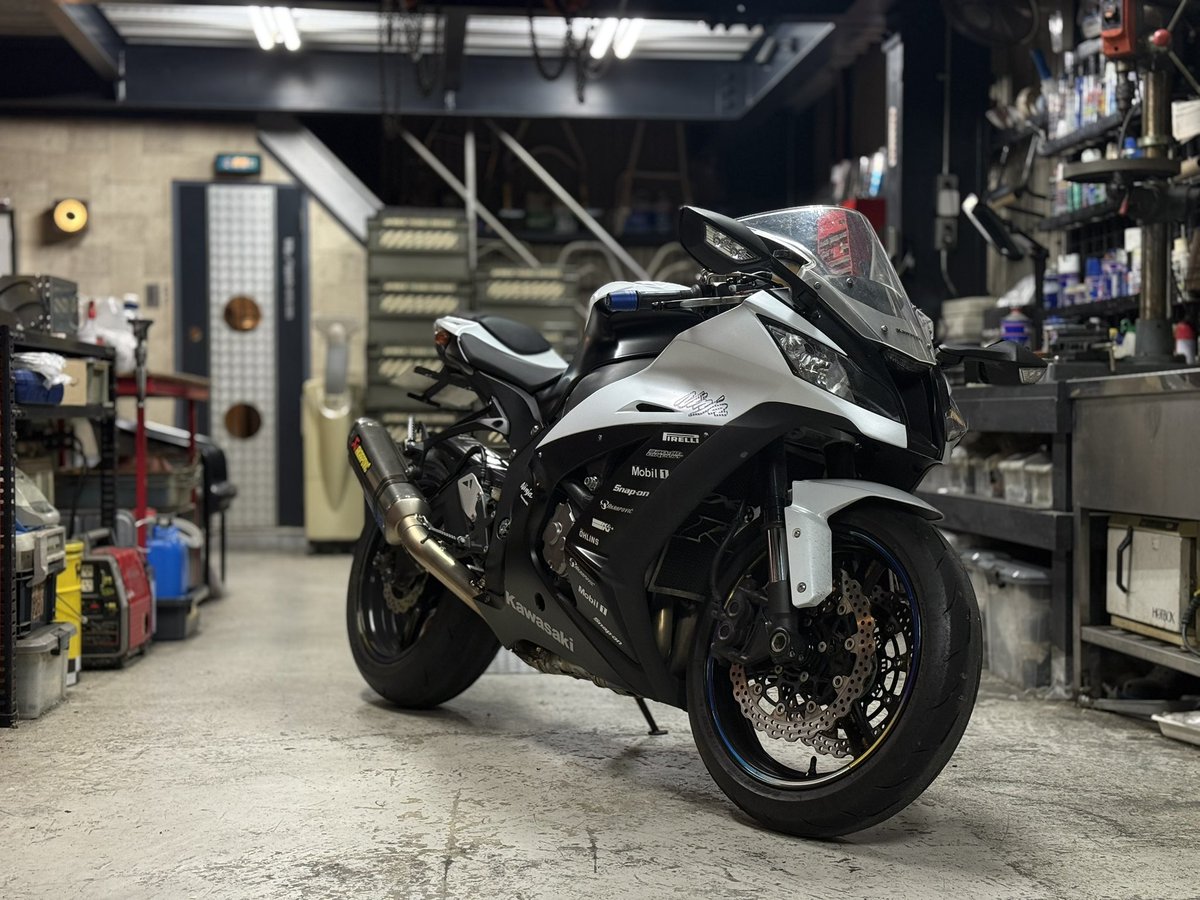 ZX-10Rカッコ良き！ ヘルメット被れば俺だってカッコよくなれるもん